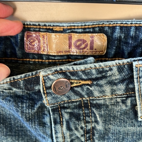 L.e.i Vintage Y2K Denim Skirt. Released Hem. Dark Wash. Distressed. Sz 13 - Picture 4 of 8